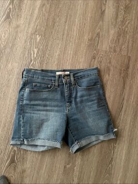 Levi’s Shaping Bermuda Shorts 27
